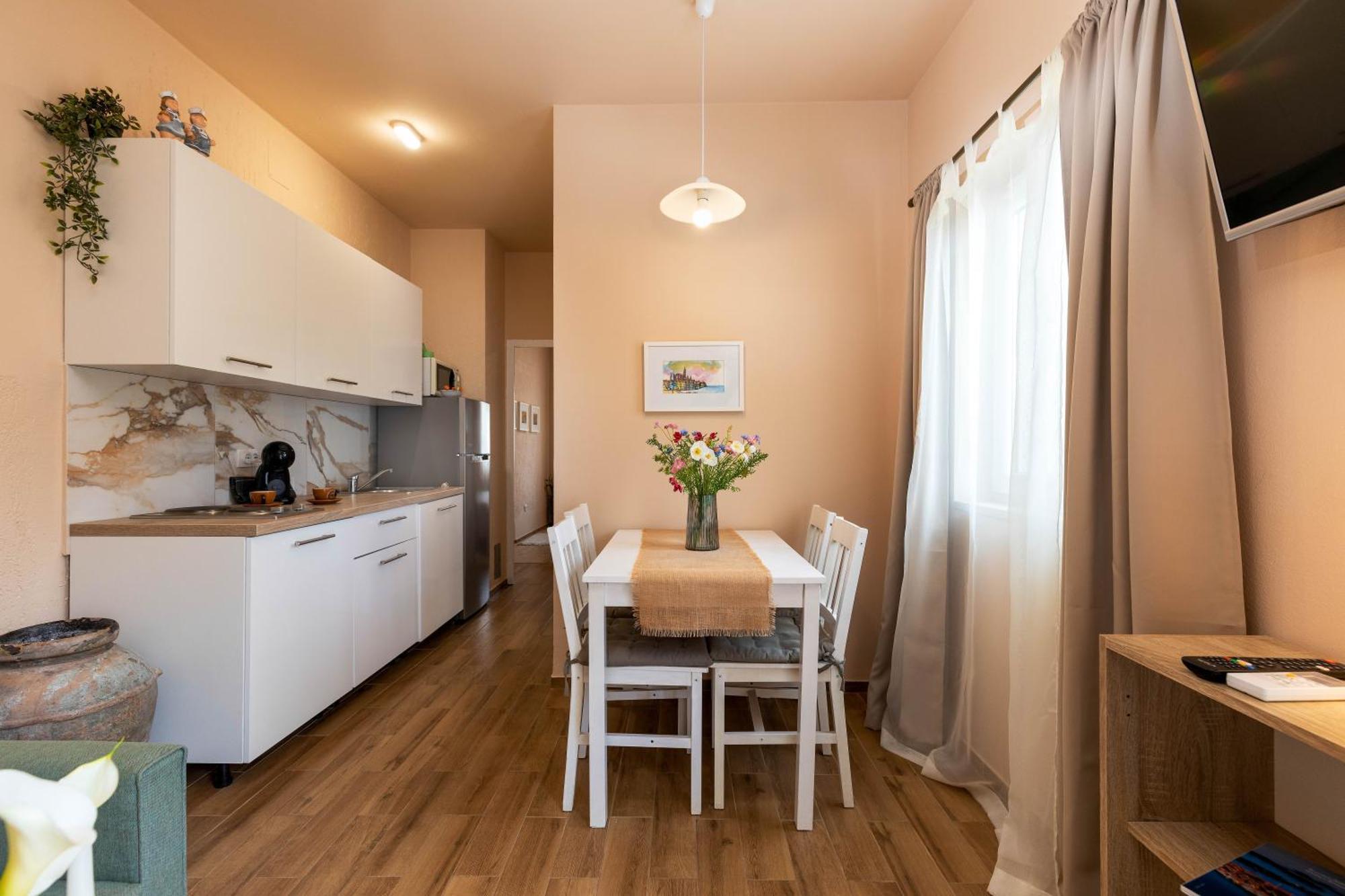Apartments Casa Cerin 로비니 외부 사진