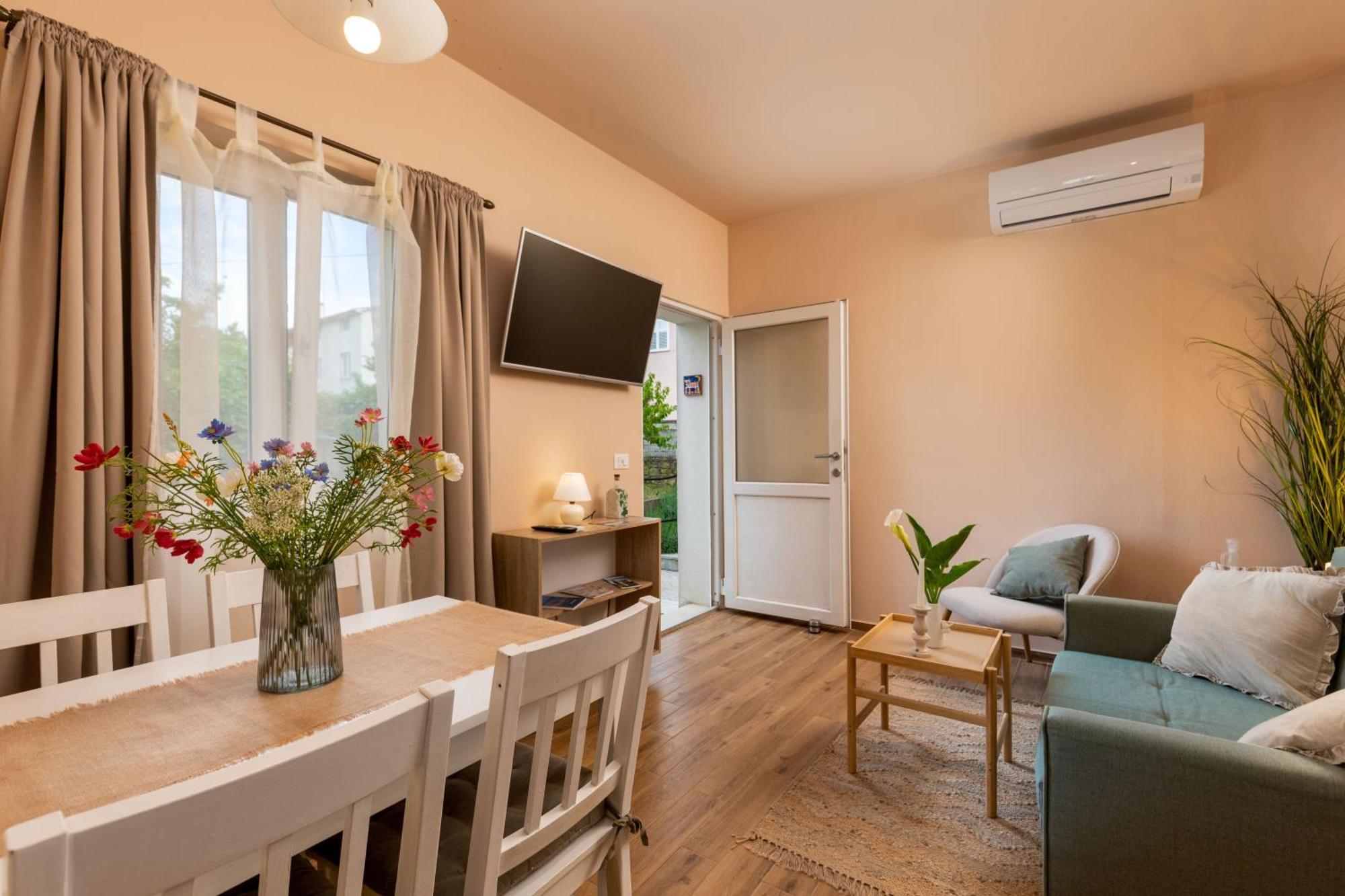 Apartments Casa Cerin 로비니 외부 사진