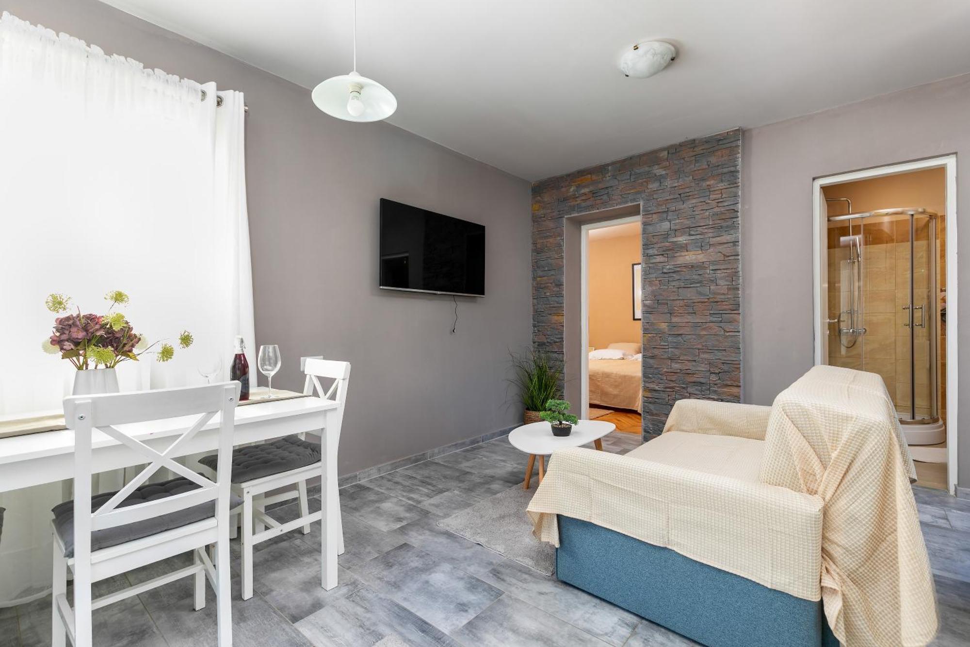Apartments Casa Cerin 로비니 외부 사진