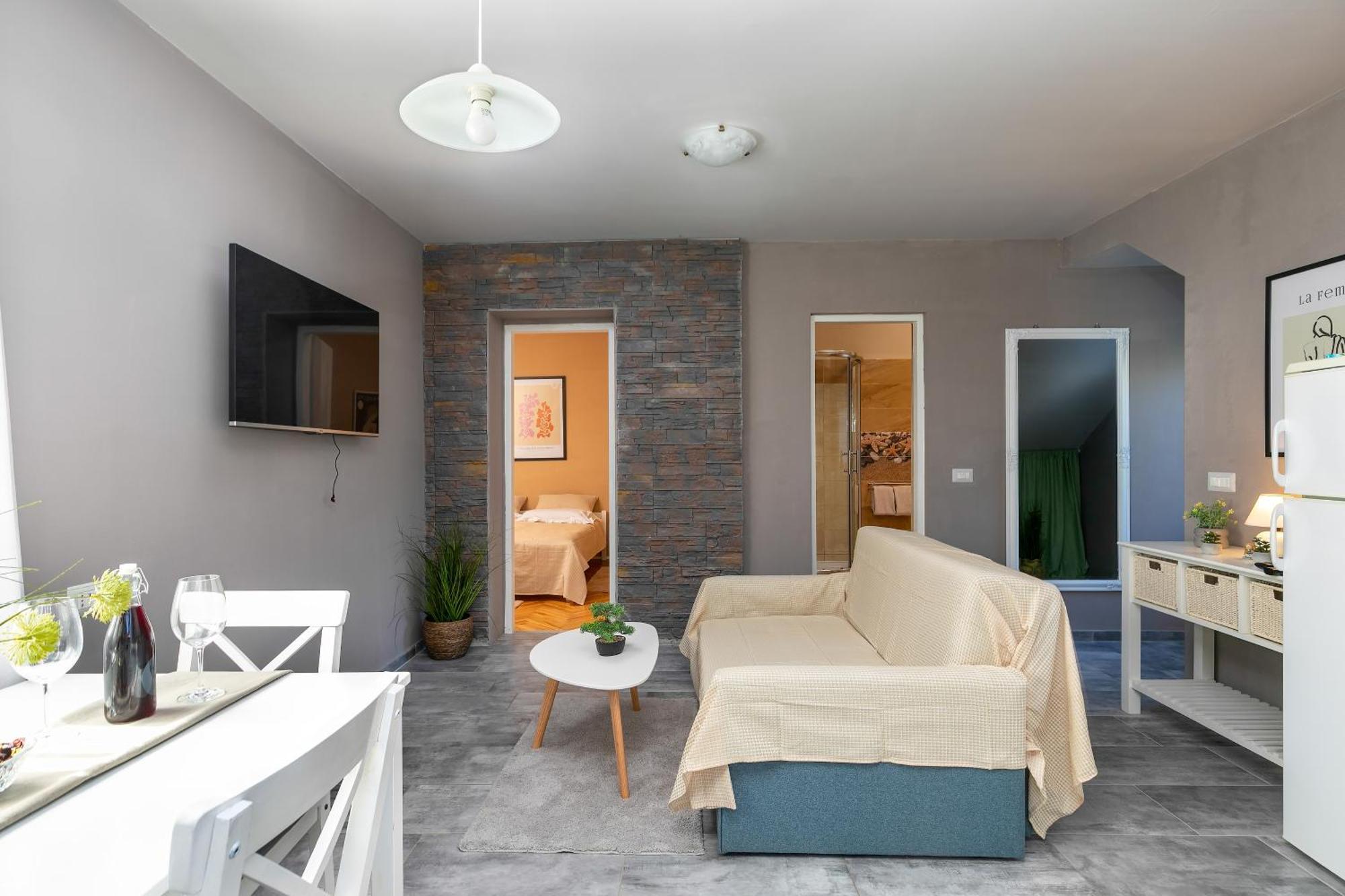 Apartments Casa Cerin 로비니 외부 사진